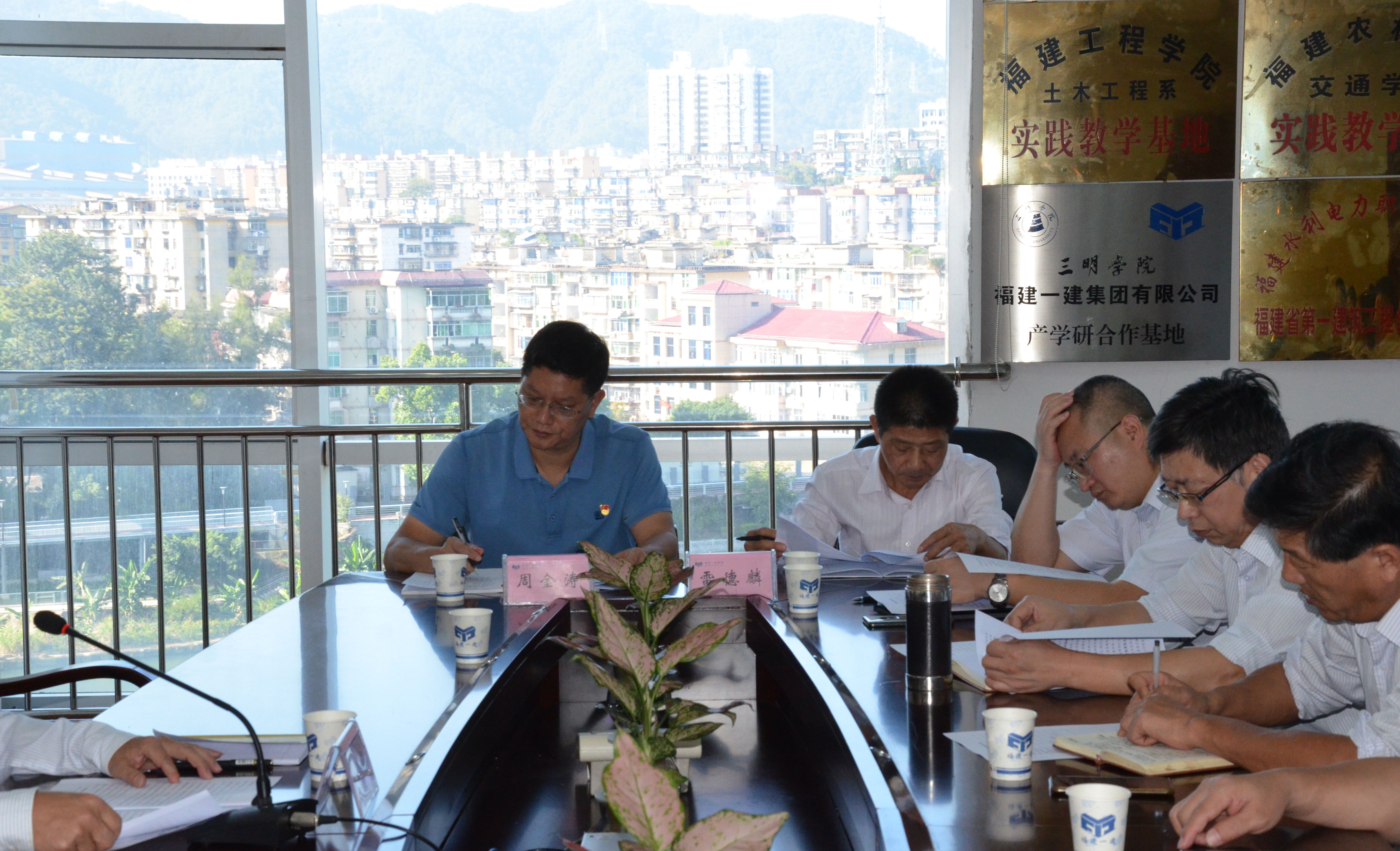 集团举办“不忘初心、牢记使命”主题教育专题党课1.JPG 集团举办“不忘初心、牢记使命”主题教育专题党课1.JPG