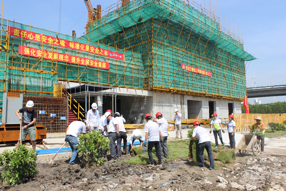 队旗招展.JPG 队旗招展.JPG