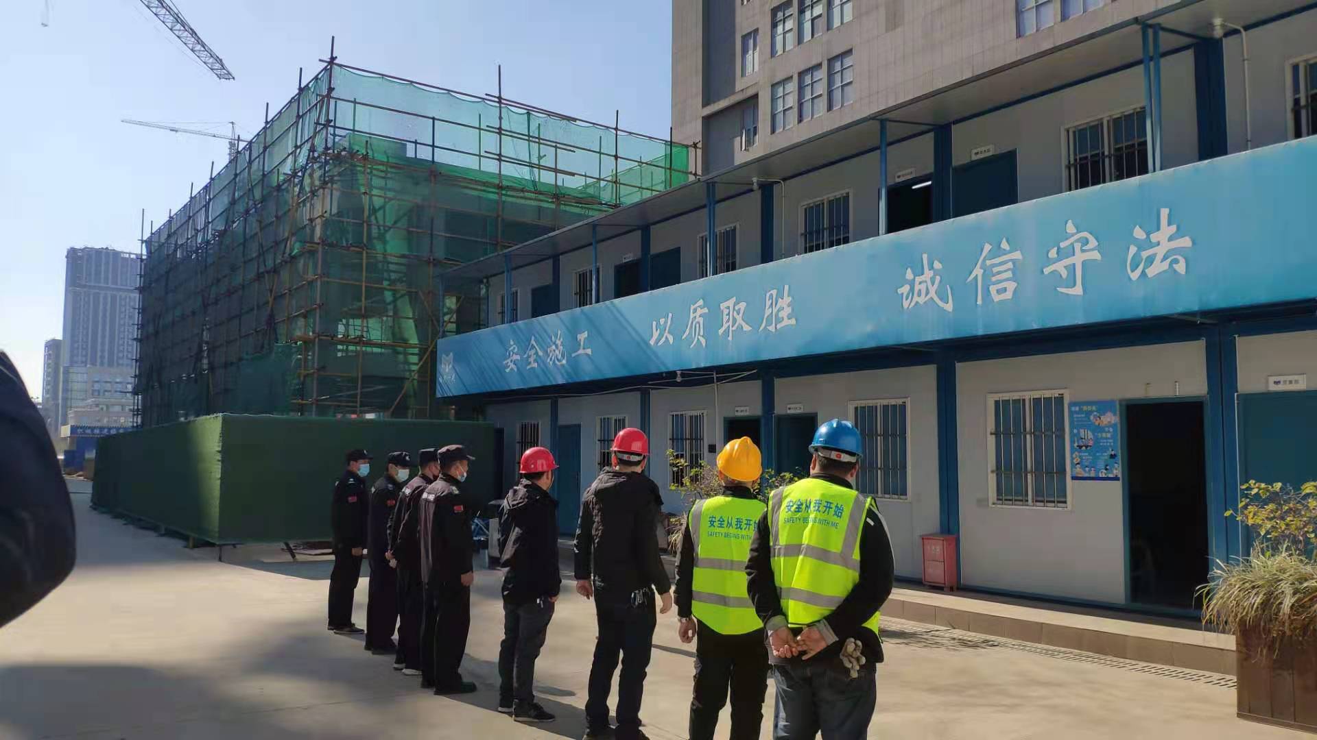 防恐防暴演练1.jpg 防恐防暴演练1.jpg