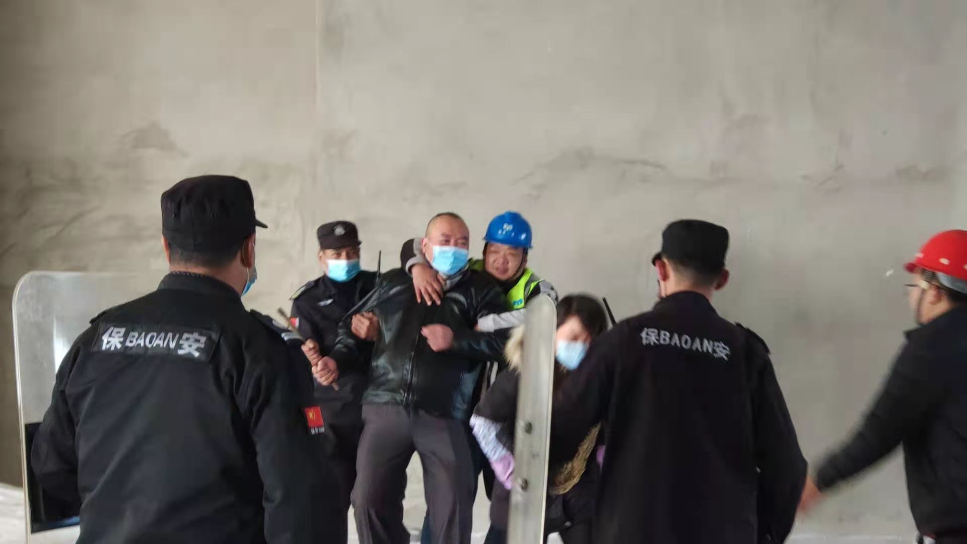 防恐防暴演练10.jpg 防恐防暴演练10.jpg