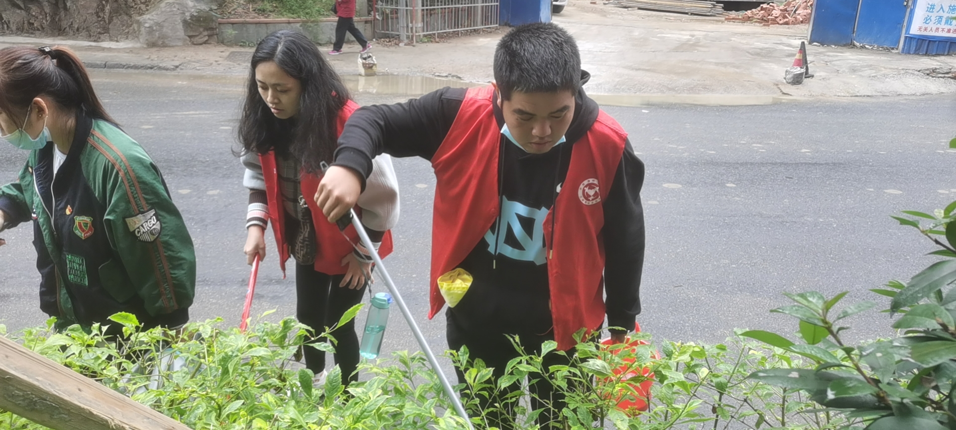 活动照片(2).jpg 活动照片(2).jpg