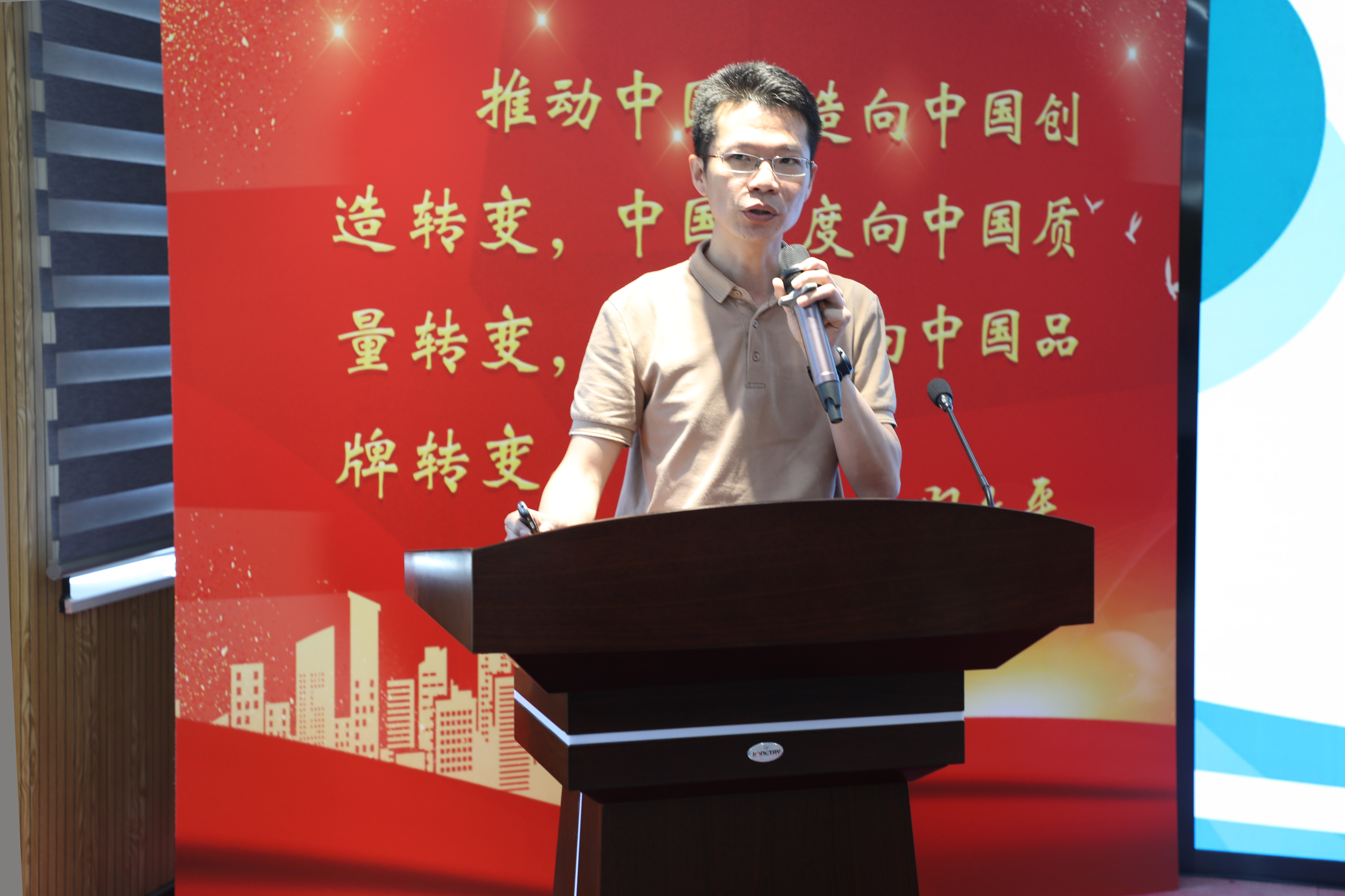 福建南方制药股份有限公司副总经理骆剑萍.jpg 福建南方制药股份有限公司副总经理骆剑萍.jpg