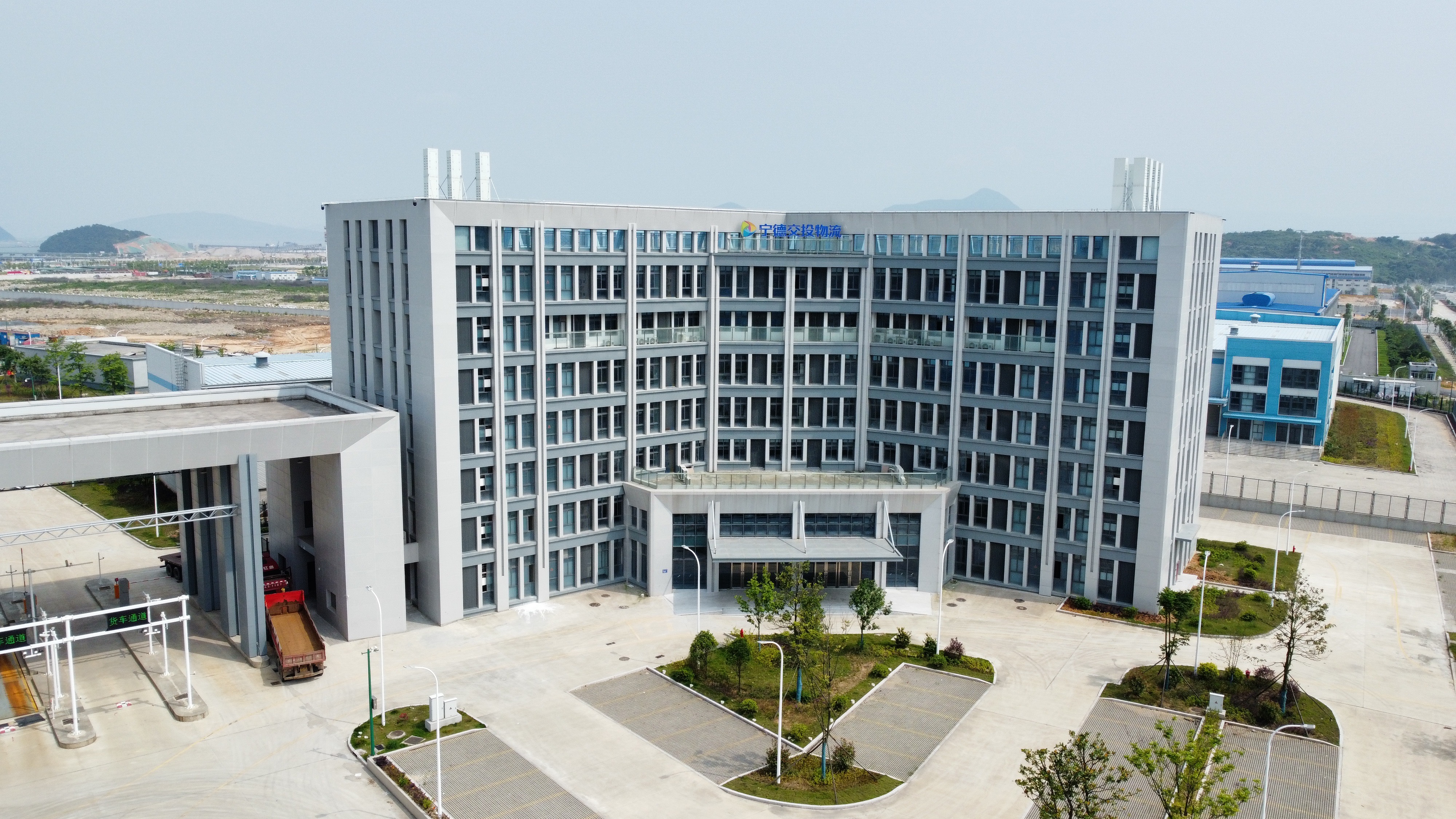 综合办公楼全景.jpg 综合办公楼全景.jpg